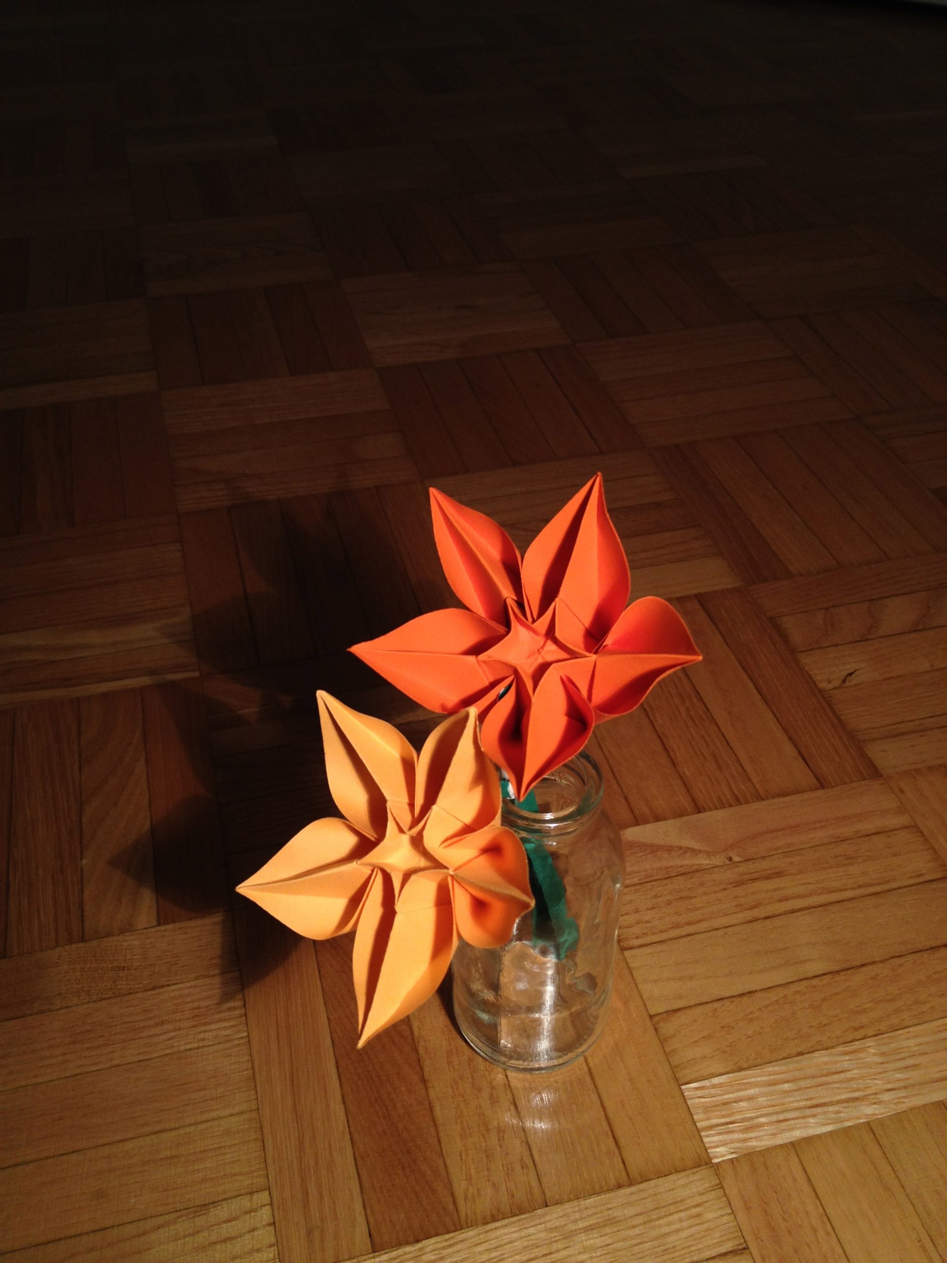Carambola 종이꽃 여러 송이를 모아 만든 꽃다발